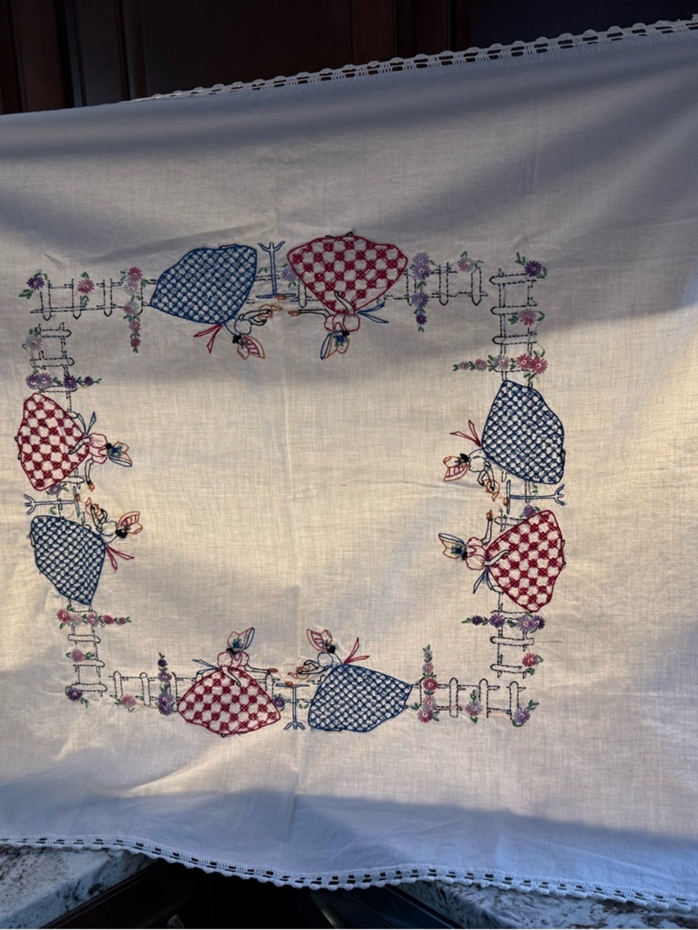 Hand-Embroidered Sunbonnet Children Tablecloth - Blue & Red